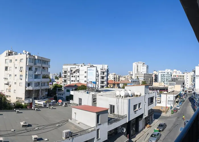 Lägenhet Ollies 3 Bedroom Larnaca